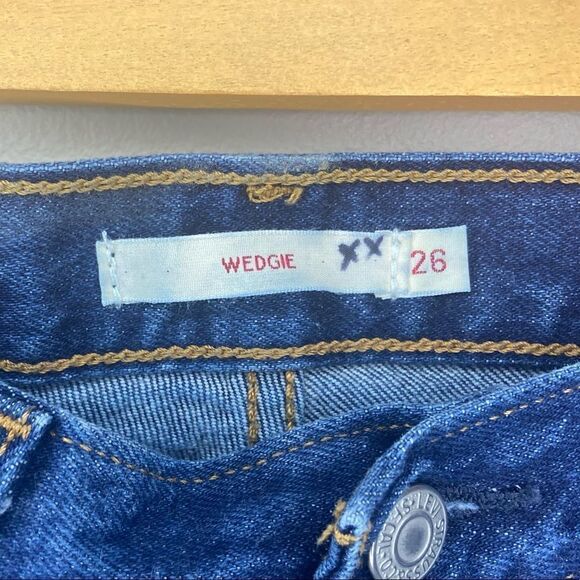 Levi’s Blue Dark-Wash Wedgie Button-Fly High-Rise Jeans Size 26 - Picture 4 of 8